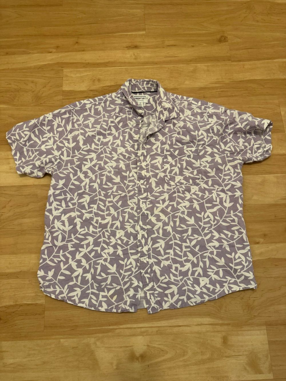 Men's Lilac Short-Sleeve Button-Up Linen Cotton Shirt with White Leaf Print XL - Picture 1 of 5